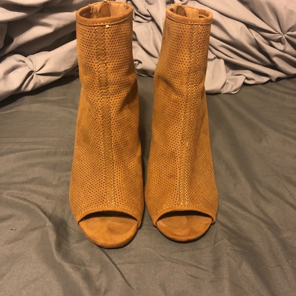 Open toe booties - Picture 2 of 4